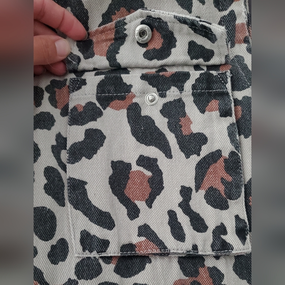 Leopard Vest size L - Picture 7 of 7